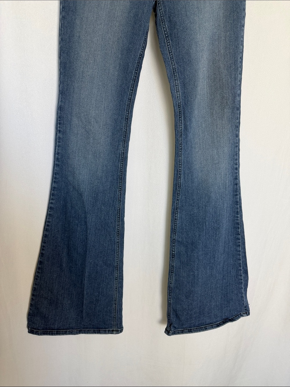 Pistola Women's Bootcut Patch Pocket Jeans Size 26 (2) Med Wash Stretch Mid Rise - Picture 3 of 9